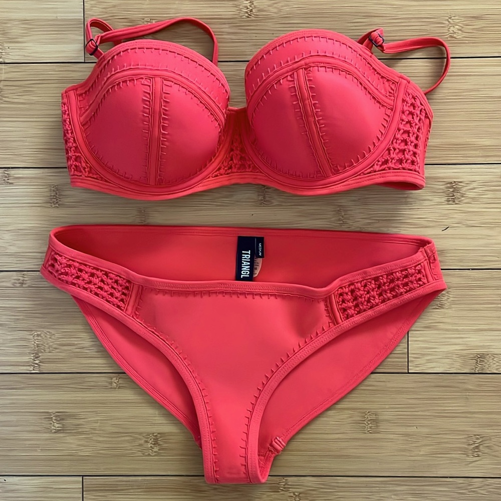 Triangl gigi red bikini top sm++ bottom M